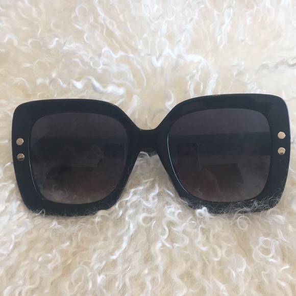 Large Fashion Statement Sunglasses - Picture 5 of 5